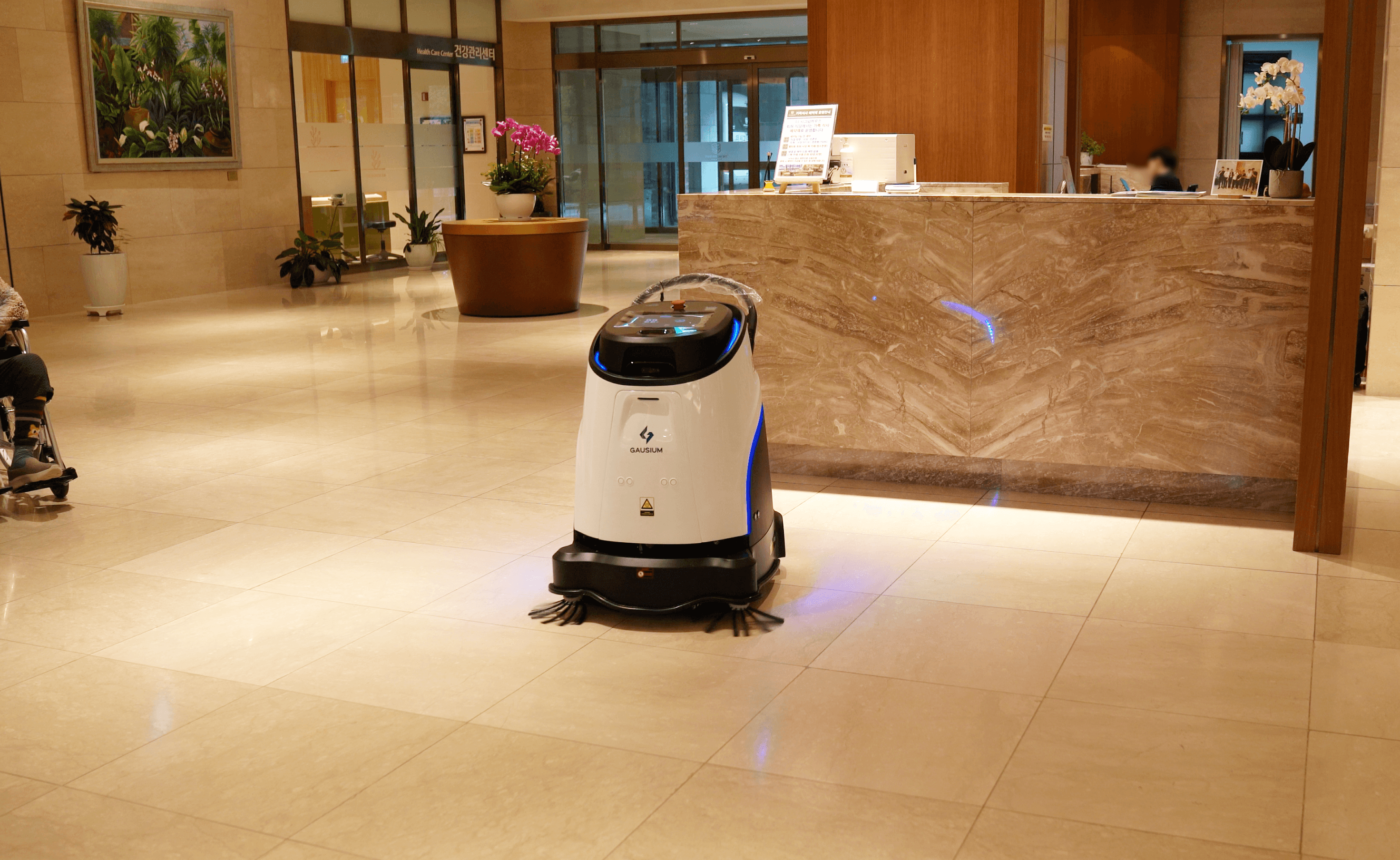 강남 프리미엄 실버타운 '더 시그넘 하우스'가 선택한 건식 청소로봇 가우시움 VC40