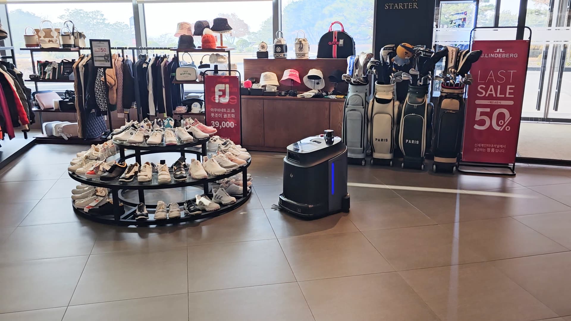 마로솔 자유CC골프장 클럽하우스 1층,2층  청소로봇 판타스